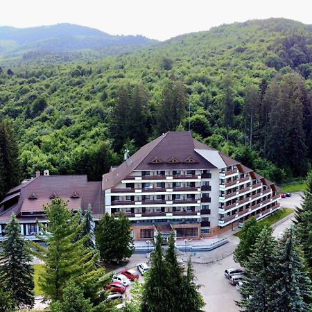 Hotel Bradul - コバスナ エクステリア 写真