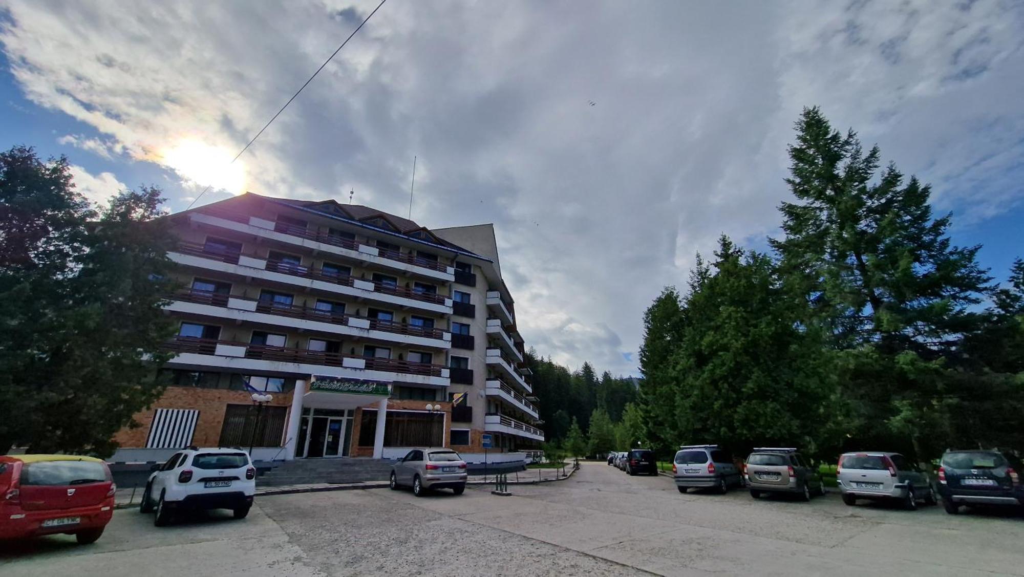 Hotel Bradul - コバスナ エクステリア 写真