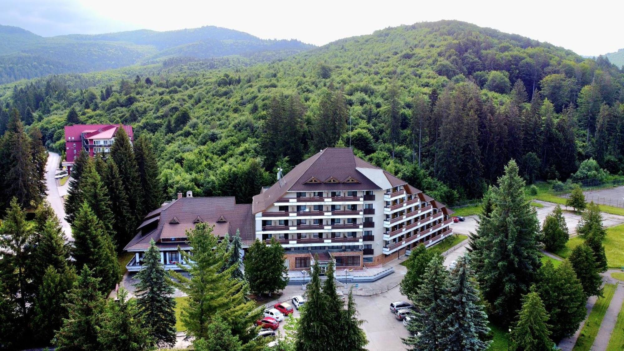 Hotel Bradul - コバスナ エクステリア 写真