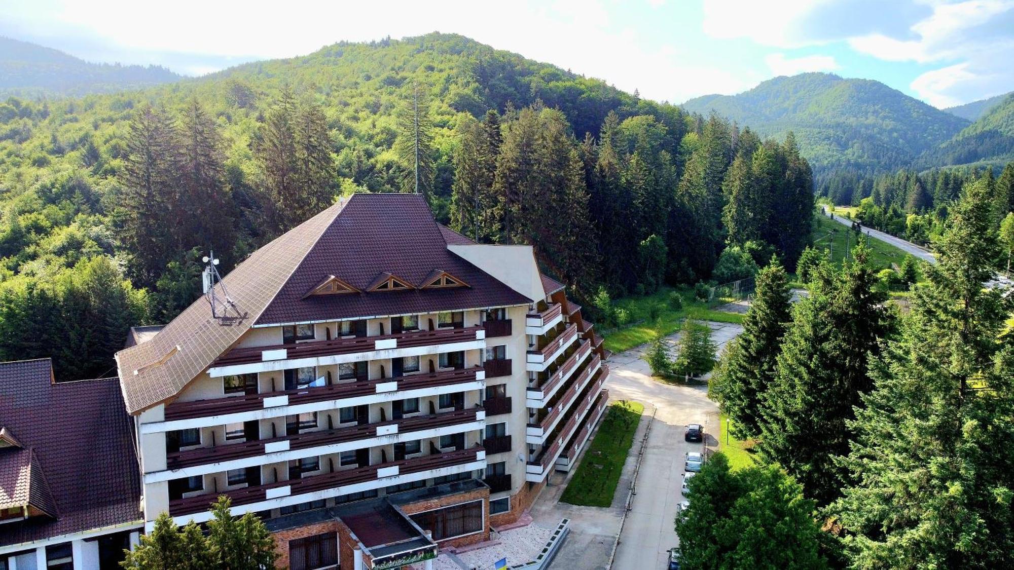 Hotel Bradul - コバスナ エクステリア 写真