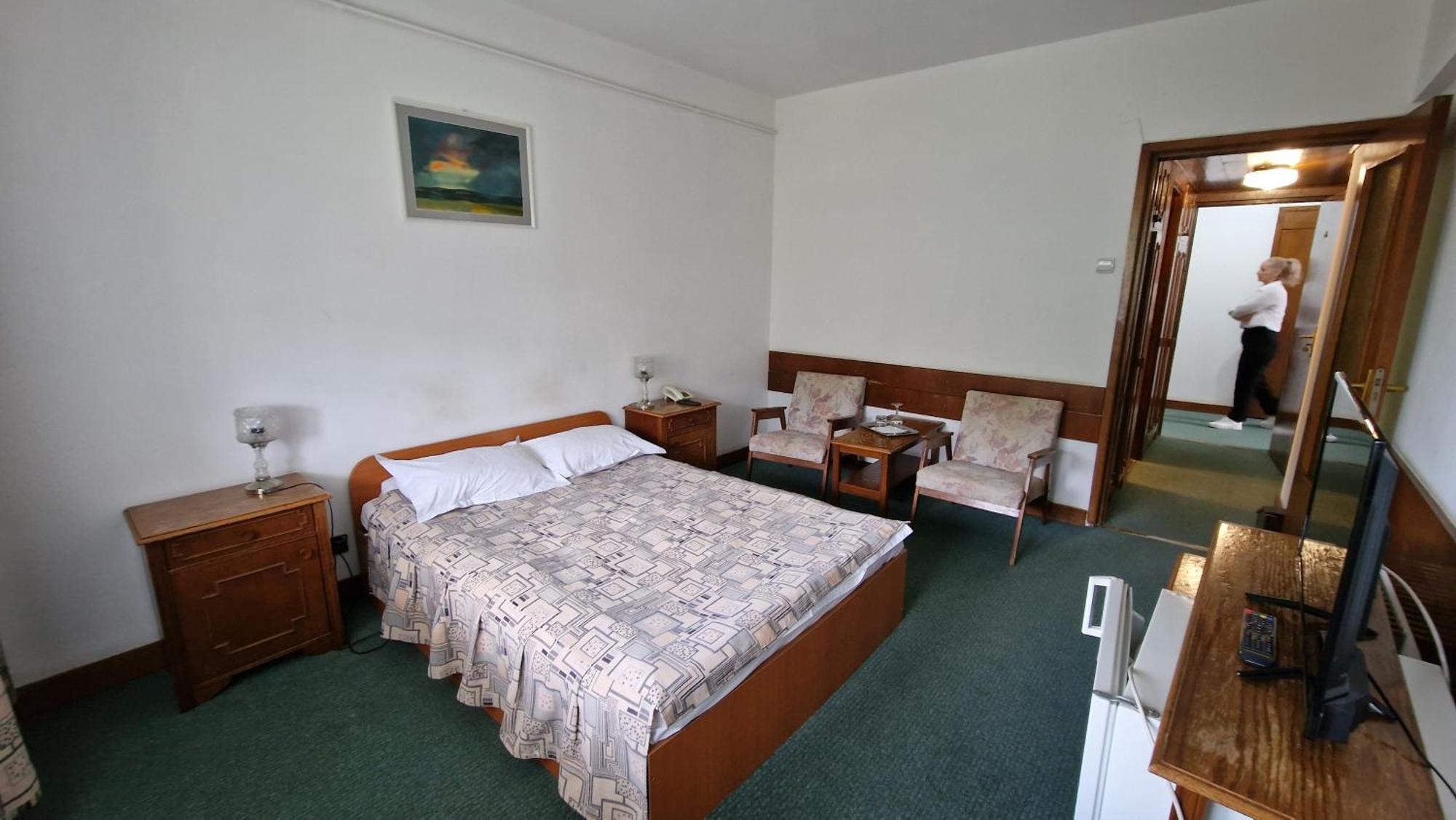 Hotel Bradul - コバスナ エクステリア 写真