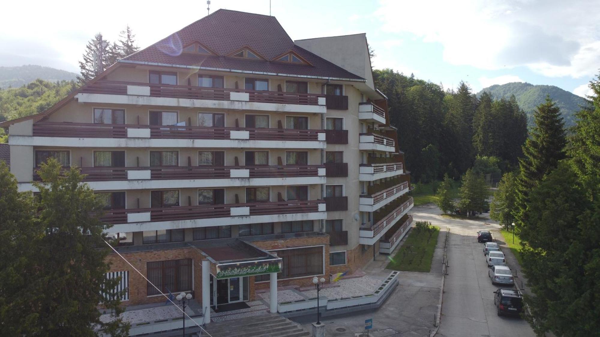 Hotel Bradul - コバスナ エクステリア 写真